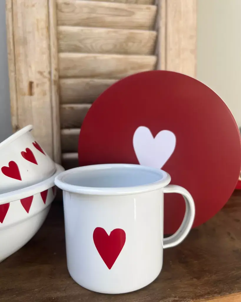 emaille-beker-met-rood-hart (1).webp