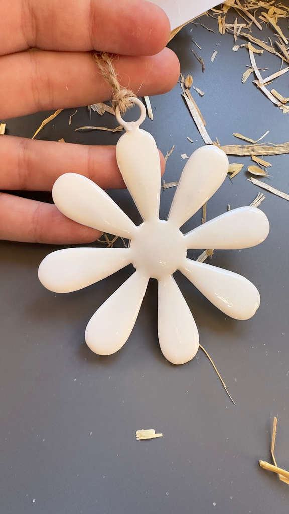 [4736] FLOR METAL BLANCO