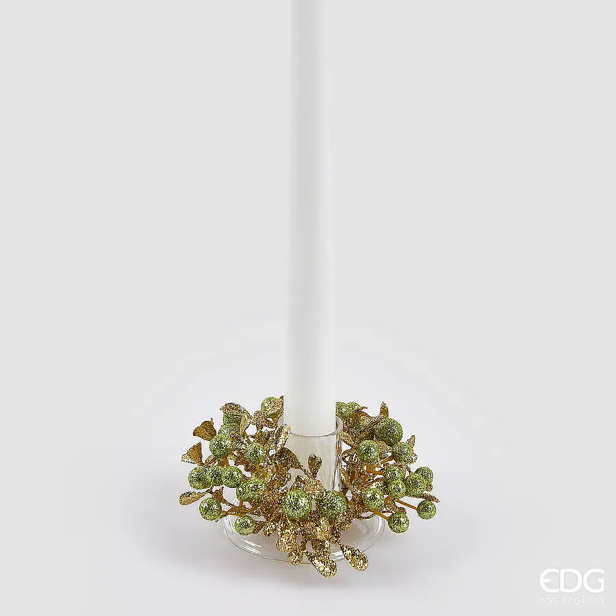 Corona con bayas y hojas para vela