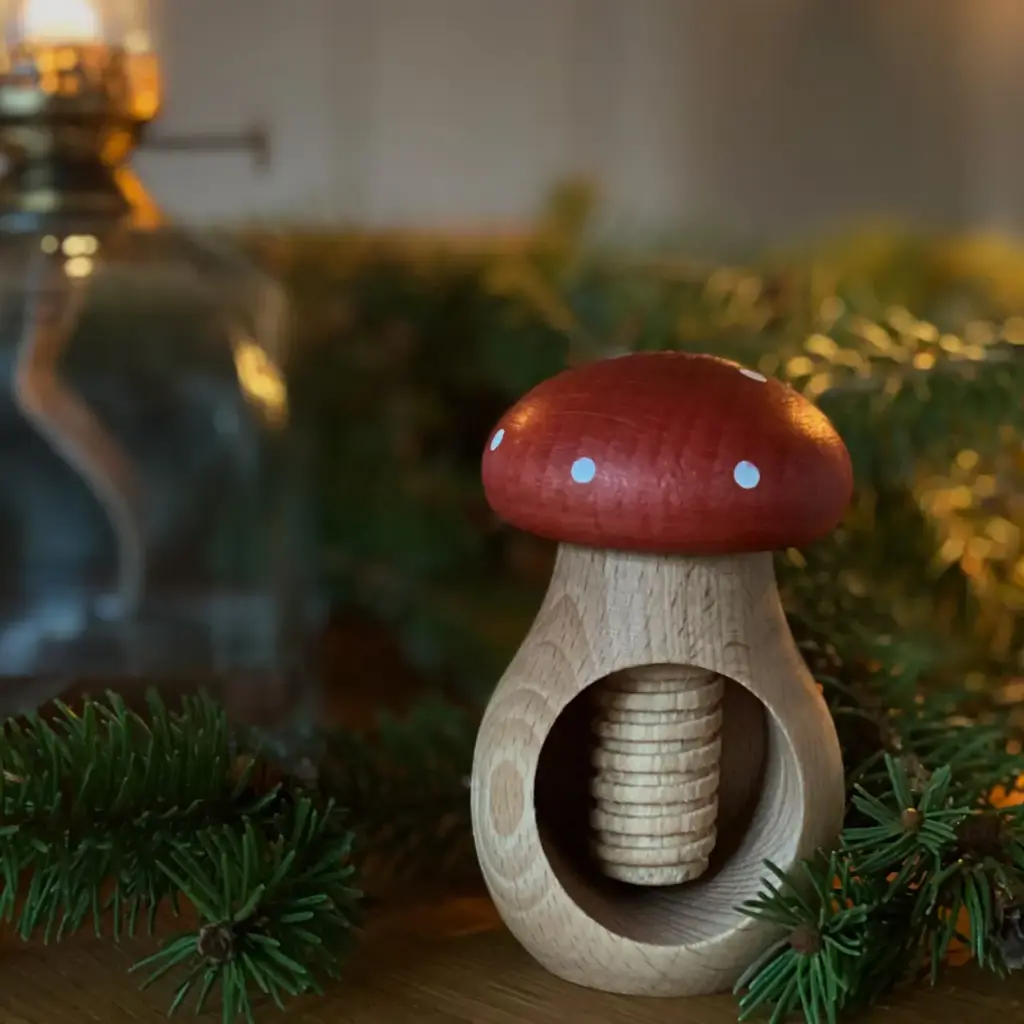 Cascanueces con forma de seta 