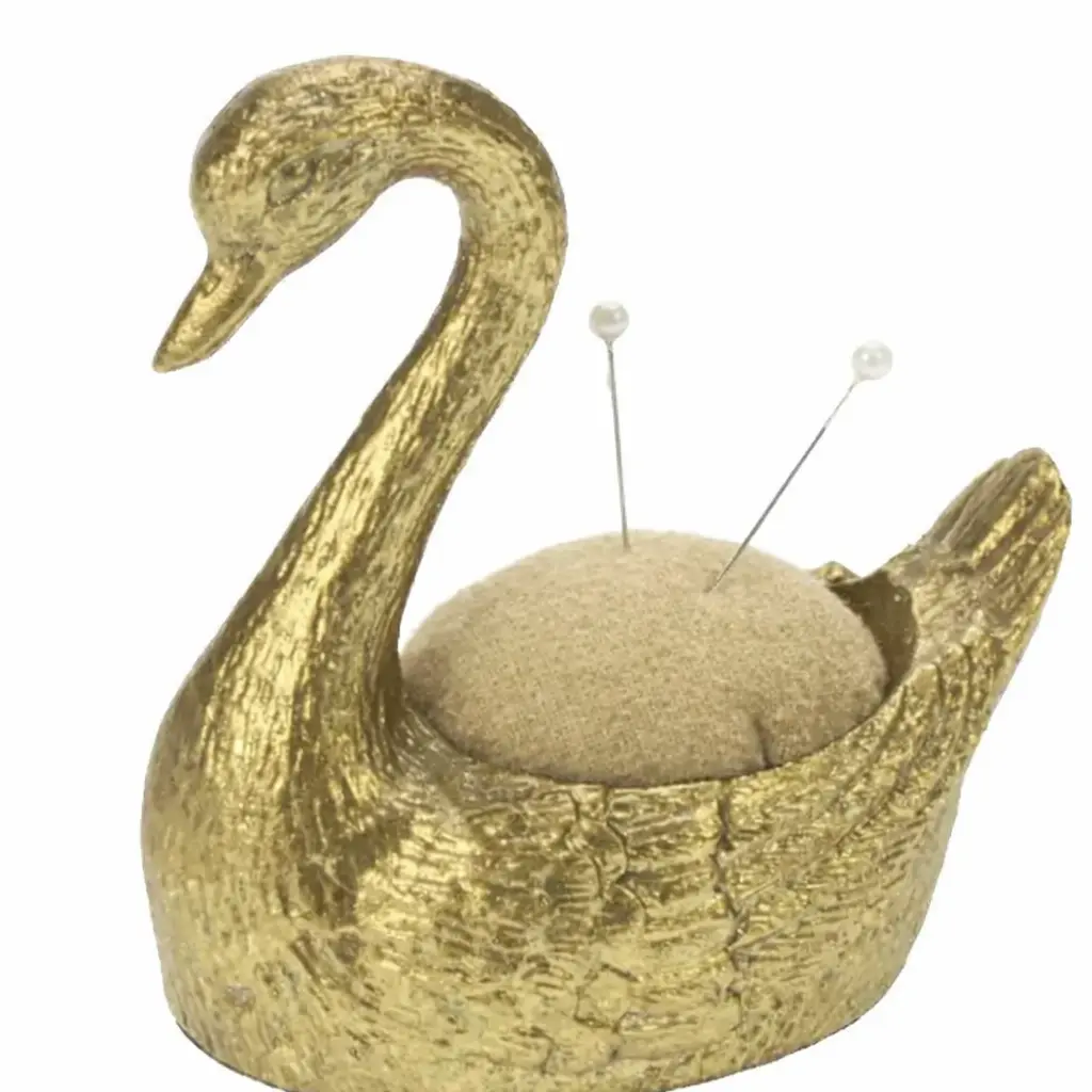 [37T1044] Cisne alfiletero oro con cojin beige 8x5x9cm