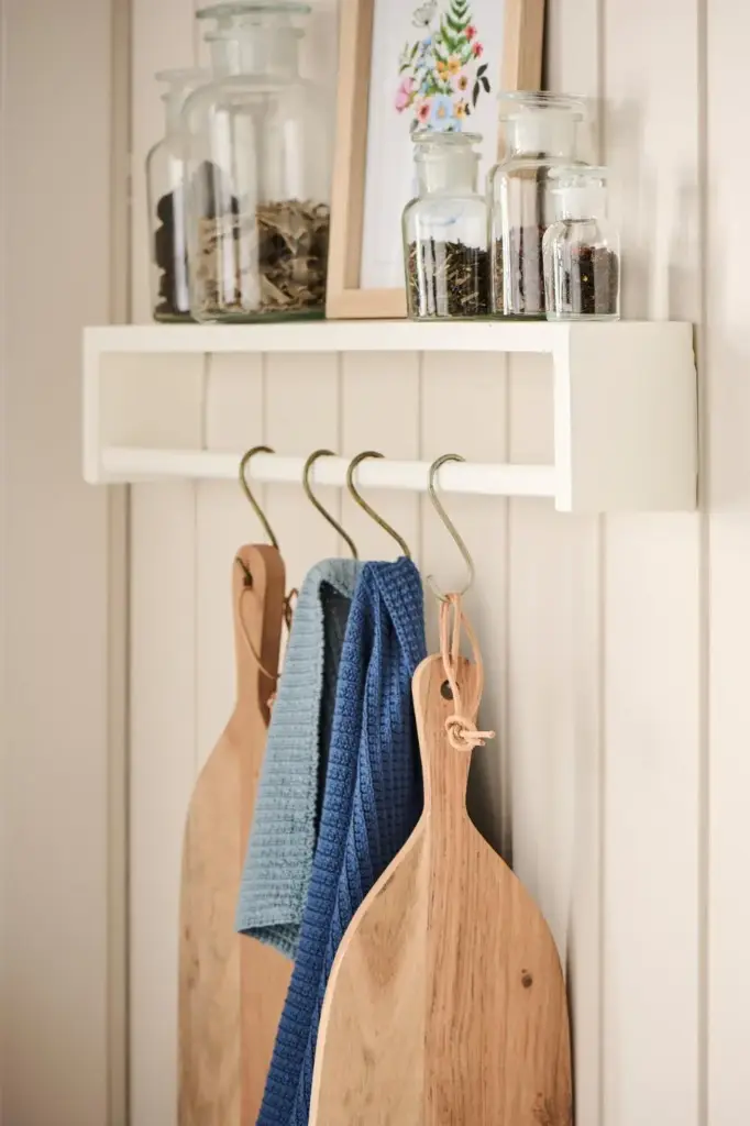 [21028-11] Estante con borde frontal + reversible a estante con barra transversal debajo