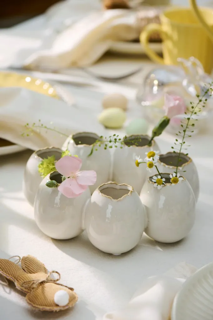 Jarrón para flores con forma de huevos